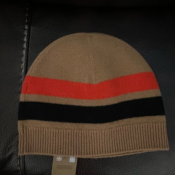 Burberry unisex cashmere & wool beanie NWT - Picture 4 of 5